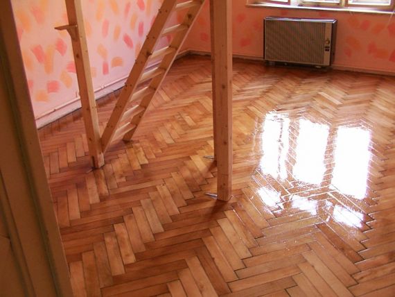 Lakování parketů Michle