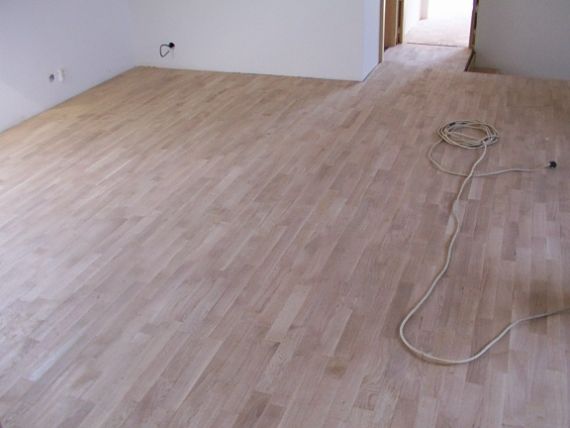 Broušení parketů na Slapech