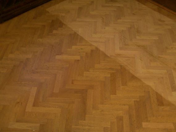 Broušení parketů v Benátkách nad Jizerou