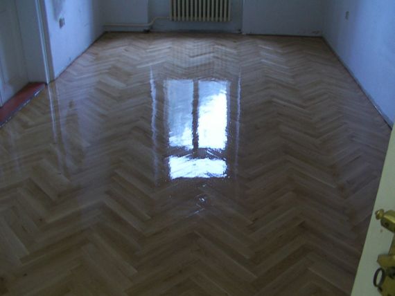 Lakování parket - Králův Dvůr