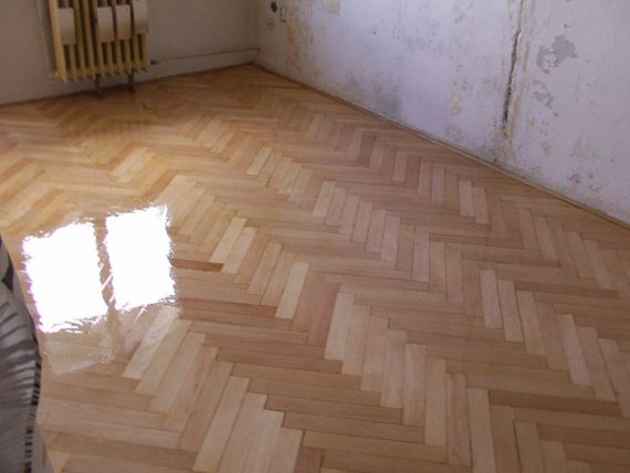 Lakování parketů v Čáslavi